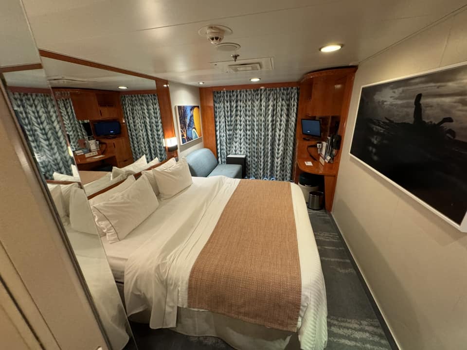 7100 Cabin Photo – Pride of America Cruise Ship – Cabin or Suite- Updated: 2024